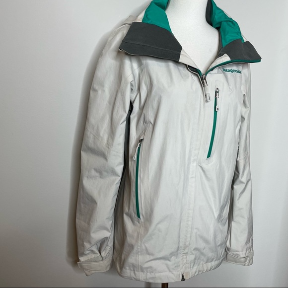 Women's Patagonia Goretex Piolet jacket - Picture 3 of 14